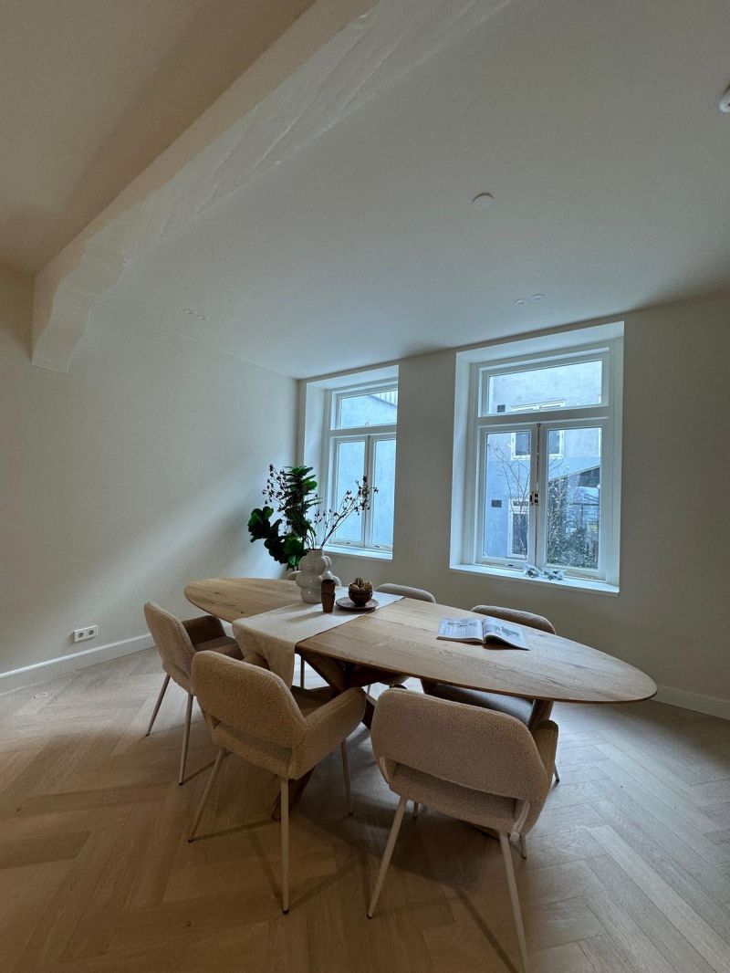Nieuwe eetkamer na renovatie van een woning in Amsterdam