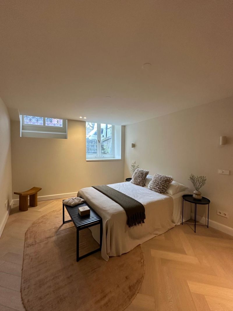 Calm bedroom with a sleek finish