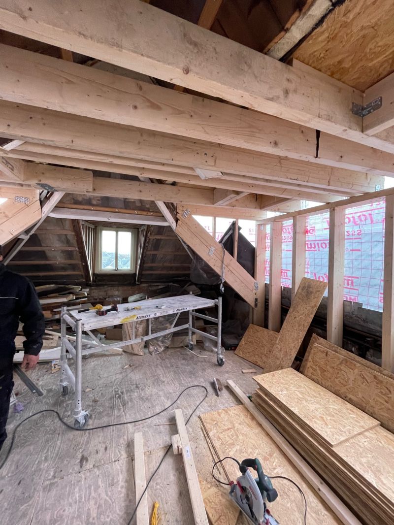 Dakkapel of dakopbouw: welke keuze levert de meeste ruimte op uw zolder?